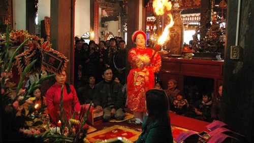 «Хаудонг» - важный ритуал в культовом поклонении пресвятой матушке вьетнамского народа - ảnh 4